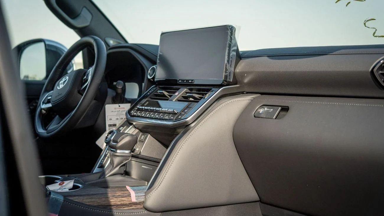 Toyota Land Cruiser 300 VXR (2025) – Brand New